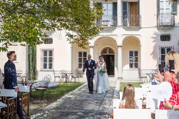 romantic ceremony by the shores of Lake Orta