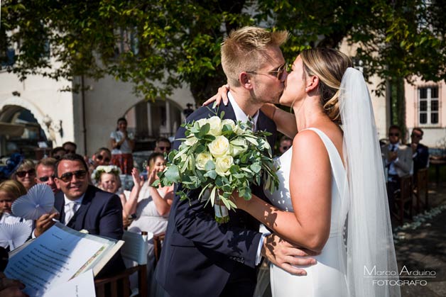 romantic ceremony by the shores of Lake Orta