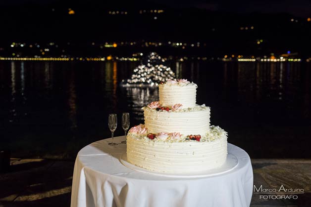 Wedding cake and dances by the lake