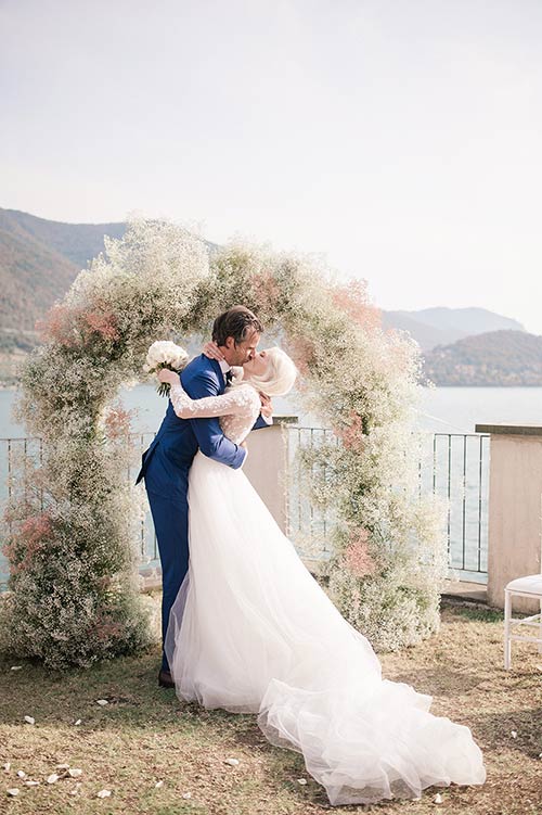 festive wedding on the shores of Lake Iseo