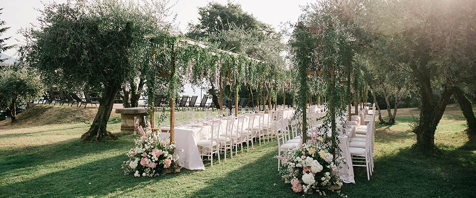 festive wedding on the shores of Lake Iseo