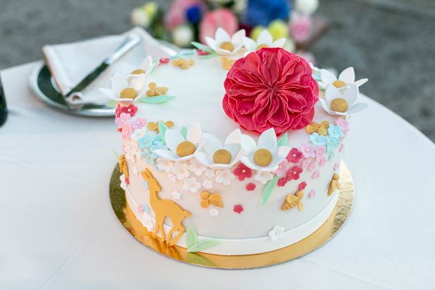 Cutting the cake on Lake Como