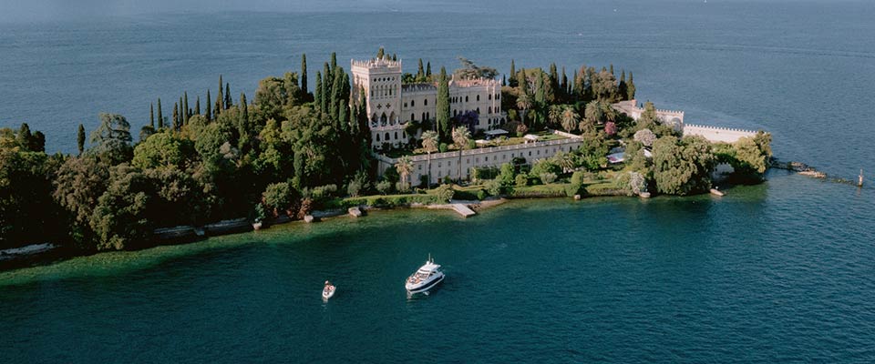 exclusive destination wedding at Isola del Garda