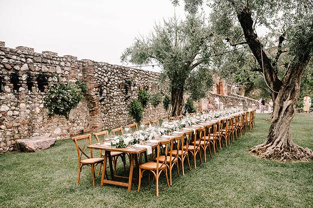 A romantic reception among the olive trees in the garden 