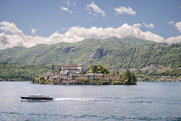 Relaxed Wedding on Lake Orta