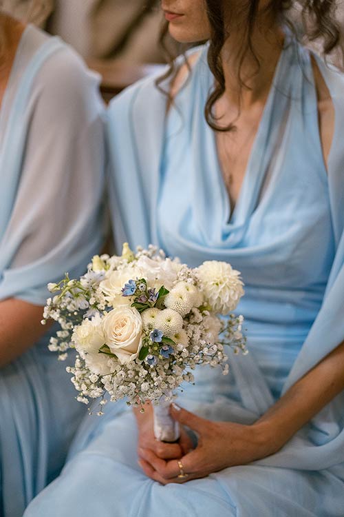 white bridal bouquet