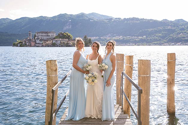 white bridal bouquets
