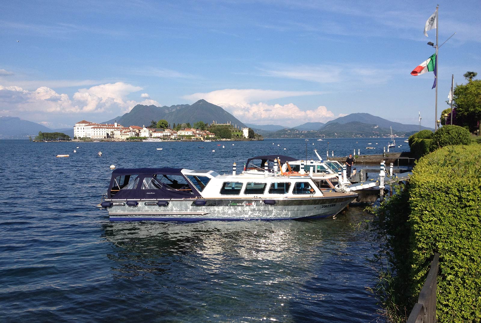 lake maggiore tourist boat