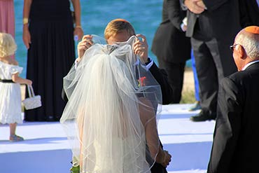 Jewish Wedding on the Beach in Apulia